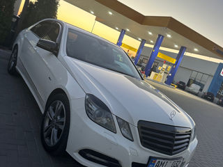 Mercedes E-Class foto 1