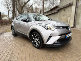 Toyota C-HR foto 2