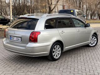 Toyota Avensis foto 6