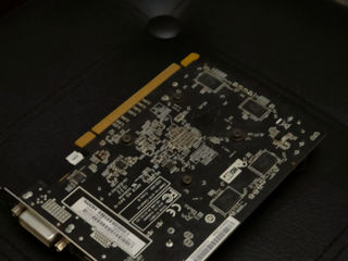 Sapphire Radeon R7 240 4 ГБ foto 2