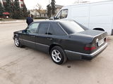 Mercedes Series (W124) foto 1