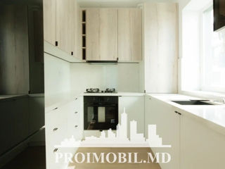 Apartament spre vânzare cu 3 camere, 95 m2 în București, București foto 2