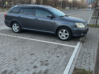 Toyota Avensis foto 7