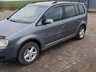 Volkswagen Touran foto 3