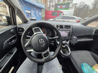 Toyota Verso-S foto 2