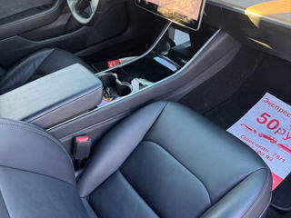 Tesla Model 3 foto 2