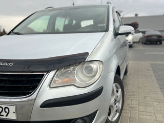 Volkswagen Touran foto 4