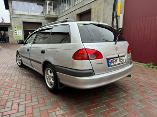 Toyota Avensis foto 5