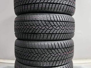 Vind 4 anvelope de iarna 235/60/r18 Dunlop starea ideala 99%