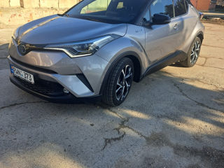 Toyota C-HR foto 2