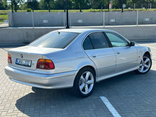 BMW 5 Series foto 4