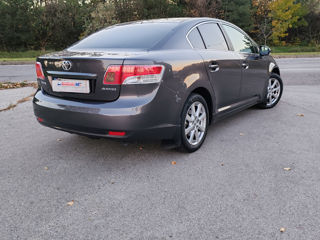 Toyota Avensis foto 6