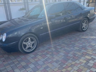 Mercedes E-Class foto 4