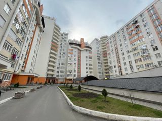 Apartament cu 3 camere, 186 m², Buiucani, Chișinău, Chișinău mun. foto 1