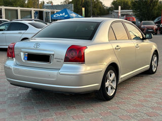 Toyota Avensis foto 4