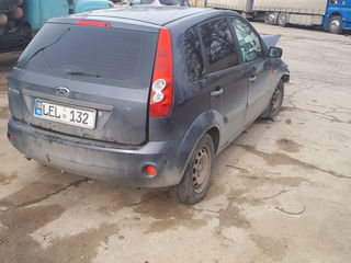 Ford Fiesta foto 5