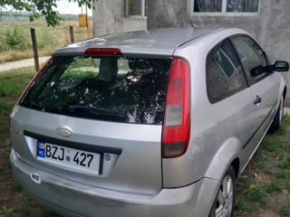 Ford Fiesta foto 4