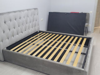 Кровать двуспальная (светло-серого) foto 1