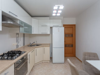 Apartament cu 2 camere, 75 m², Buiucani, Chișinău foto 8