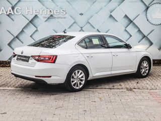 Skoda Superb foto 2