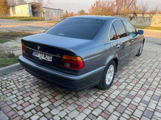 BMW 5 Series foto 3