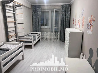 Apartament cu 2 camere, 71 m², Centru, Chișinău foto 3