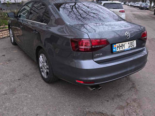 Volkswagen Jetta foto 2