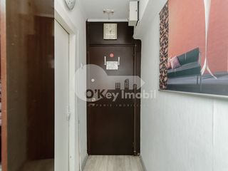 Afacere activă ( cosmetologie ), spațiu mobilat, Centru, 1900 € ! foto 5