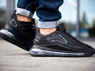 Nike Air Max 720 Black foto 1