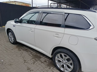 Mitsubishi Outlander foto 2