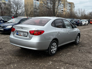 Hyundai Elantra foto 4