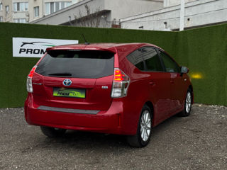 Toyota Prius v foto 4