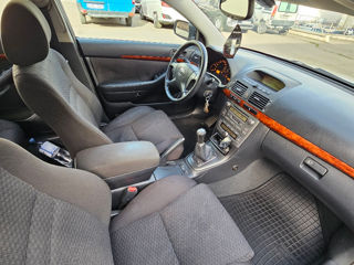 Toyota Avensis foto 8