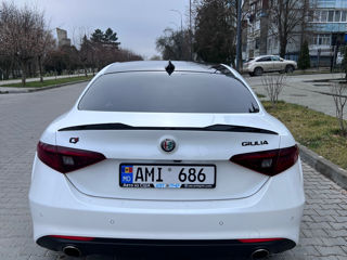 Alfa Romeo Giulia foto 8