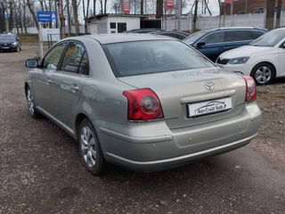 Toyota Avensis foto 4