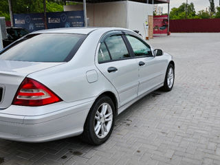 Mercedes C-Class foto 3