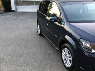 Volkswagen Touran foto 2