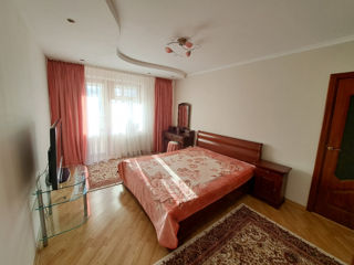 Apartament cu 3 camere, 100 m², Botanica, Chișinău foto 3