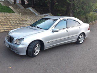 Mercedes C-Class foto 1