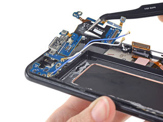 Samsung Galaxy A6 2018 (SM-A600FZ) Smartphone-ul nu se încărca? Vino să înlocuiești conectorul! foto 1