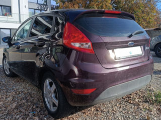 Ford Fiesta foto 5