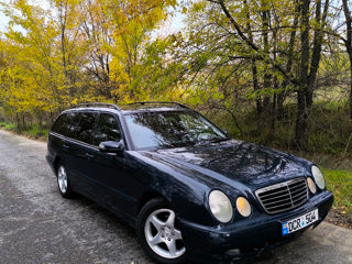 Mercedes E-Class foto 2