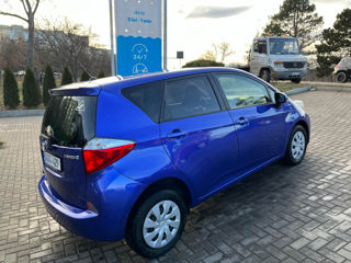 Toyota Verso-S foto 2