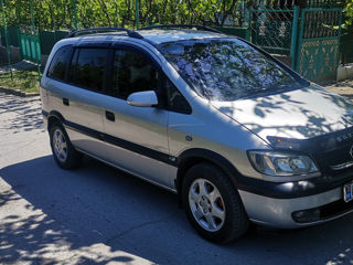 Opel Zafira фото 2