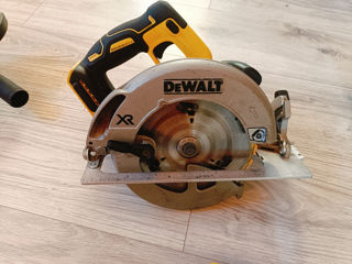 Аккумуляторная циркулярка  Dewalt DCS 570 185mm