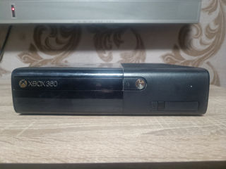 Vând xbox 360 e