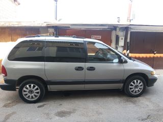 Dodge Caravan foto 2