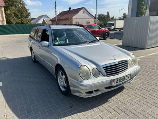 Mercedes E-Class foto 1