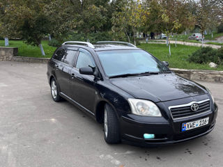 Toyota Avensis foto 2