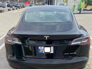 Tesla Model 3 foto 8